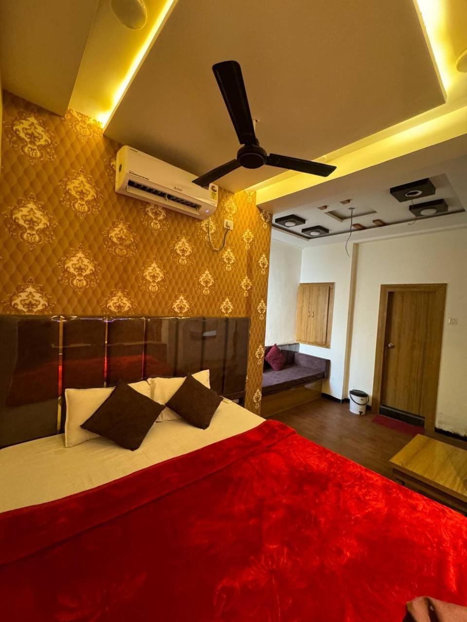 U2 Hotel Wizard Palace Аурангабад Екстериор снимка